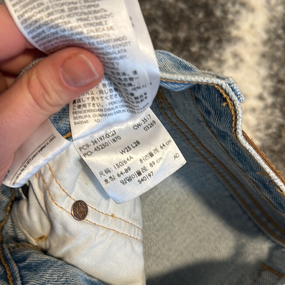 LEVIS- Straight Leg Jeans - Picture 8 of 8